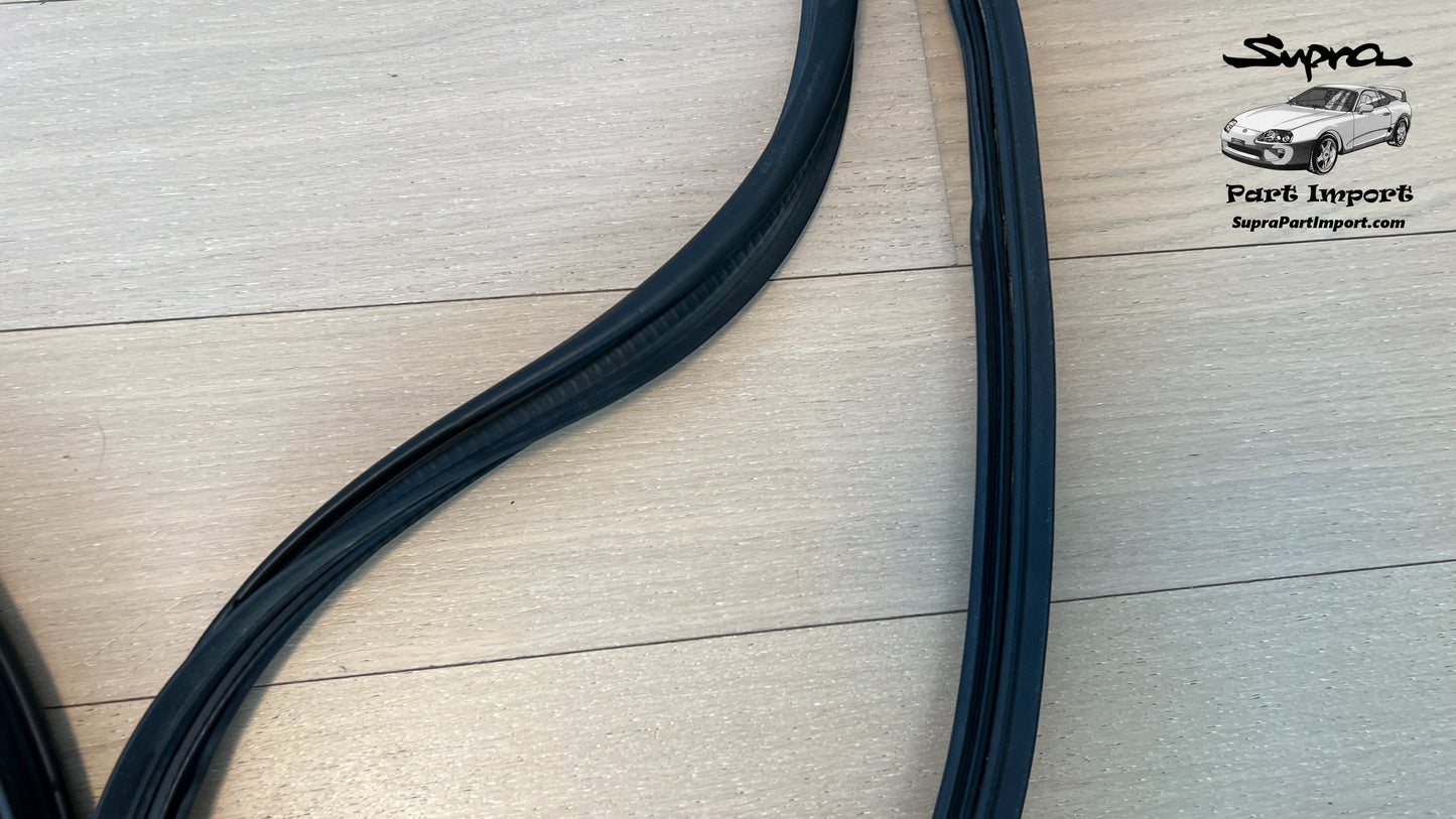 *MINT* JZA80 Supra Genuine OEM LHD/RHD Back Door (Trunk) Weatherstrip (67881-14130)
